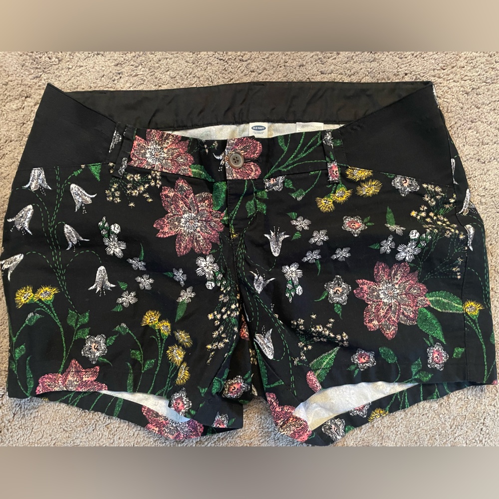 Old navy maternity shorts